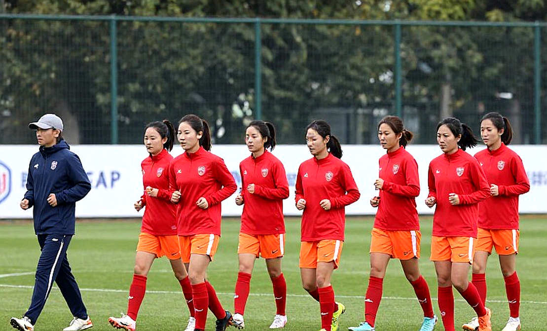 Bài học từ Tacchinardi: Khi sự tĩnh lặng bên đường biên trở thành vũ khí của Zidane Bài học từ Tacchinardi: Khi sự tĩnh lặng bên đường biên trở thành vũ khí của Zidane