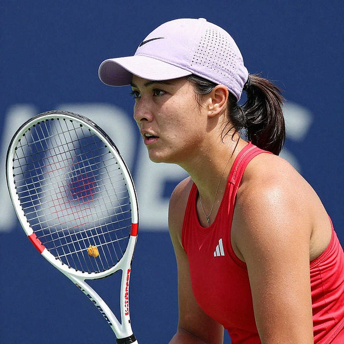 Djokovic Chỉnh Tư Thế Đỡ Giao Bóng Cho Swiatek: Lỗ Hổng Nằm Ở Cách Đo Lường, Không Phải Ở Cơ Thể