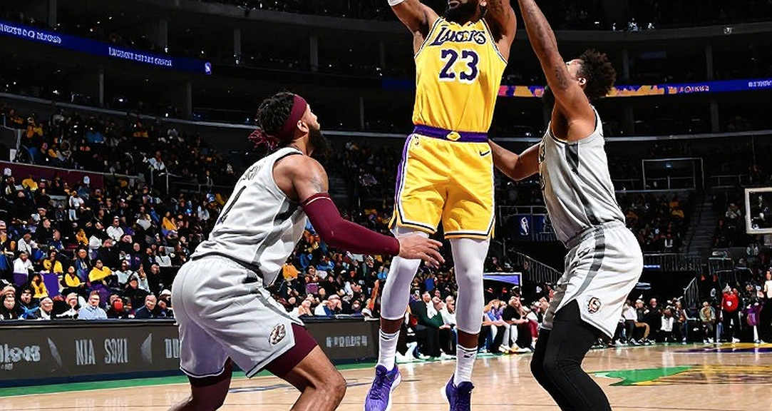 Valencia hạ Baskonia: TJ Shorts tỏa sáng và nghịch lý nằm ở bảng điểm