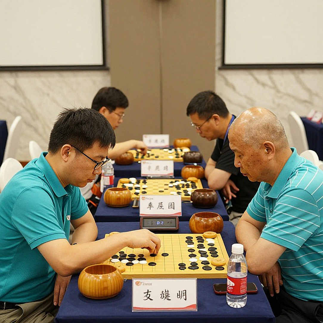 Ván cờ nhỏ tại UzChess Cup: Jacobson, Vakhidov và một khai cuộc đang được nhắc lại