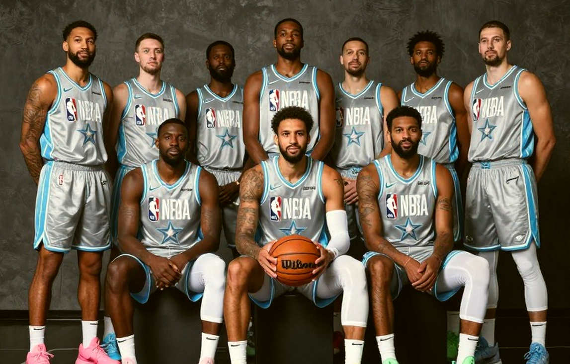 Vai trái Cooper Flagg: Khi tài sản đắt nhất của Dallas Mavericks bị hạ gục bởi một cú phạm lỗi nặng