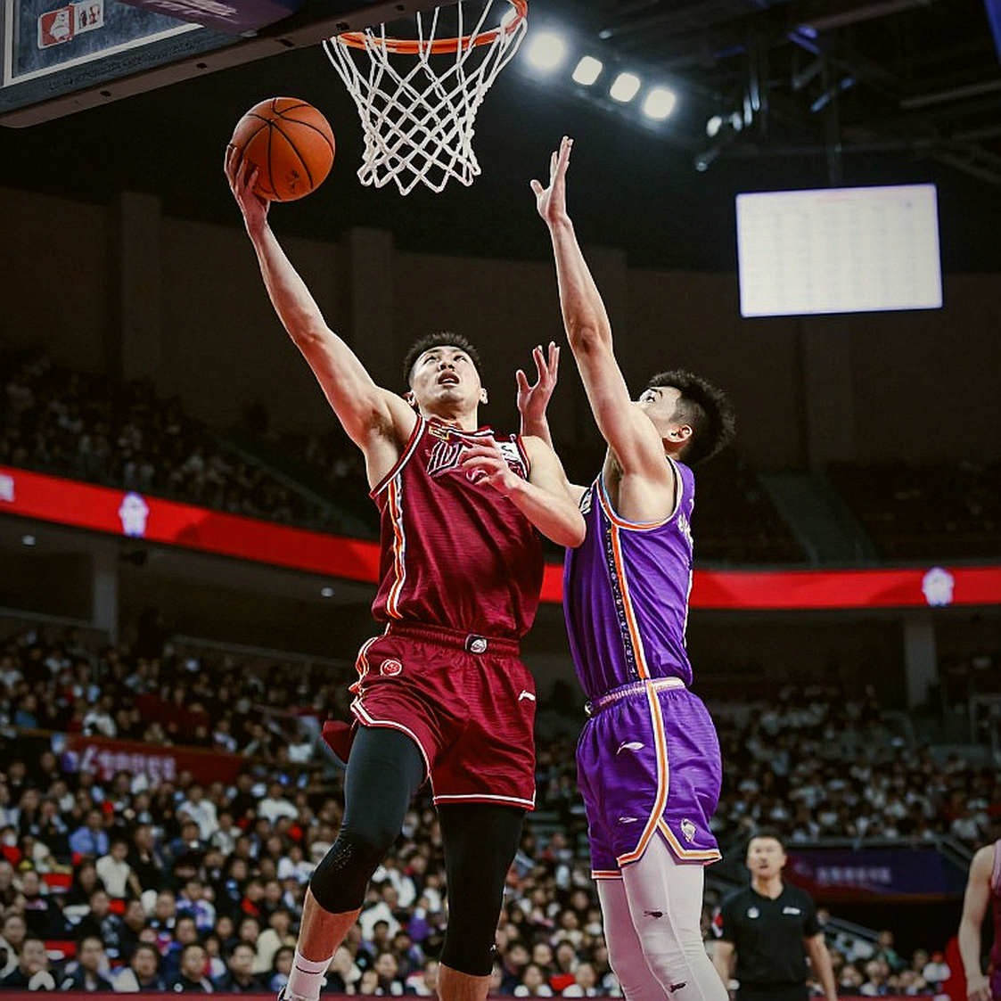 10 lời đề nghị EuroLeague, một chữ 'nhà': Canh bạc phi tiền bạc trong thị trường chuyển nhượng bóng rổ châu Âu 10 lời đề nghị EuroLeague, một chữ 'nhà': Canh bạc phi tiền bạc trong thị trường chuyển nhượng bóng rổ châu Âu