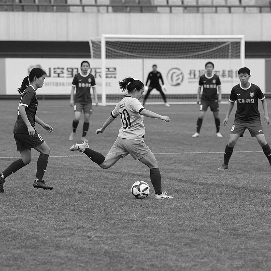 VAR ở V.League: Khi công lý có màn hình nhưng không có tiếng nói