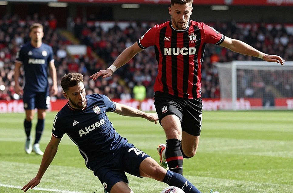 Holgado, DPMM và mười hai tháng bị xóa khỏi sân cỏ: bản hợp đồng chưa có chữ ký