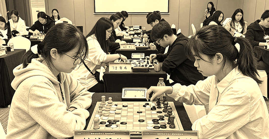The Scotch Game: Kasparov, Mikhalchishin and the Data Hole in a Chess News Item