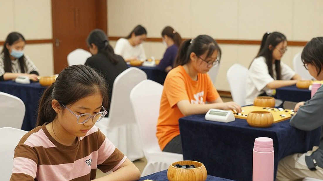 Daniel King vá lại Najdorf trong 60 phút, còn tiêu đề thì gọi tên Vahap Sanal