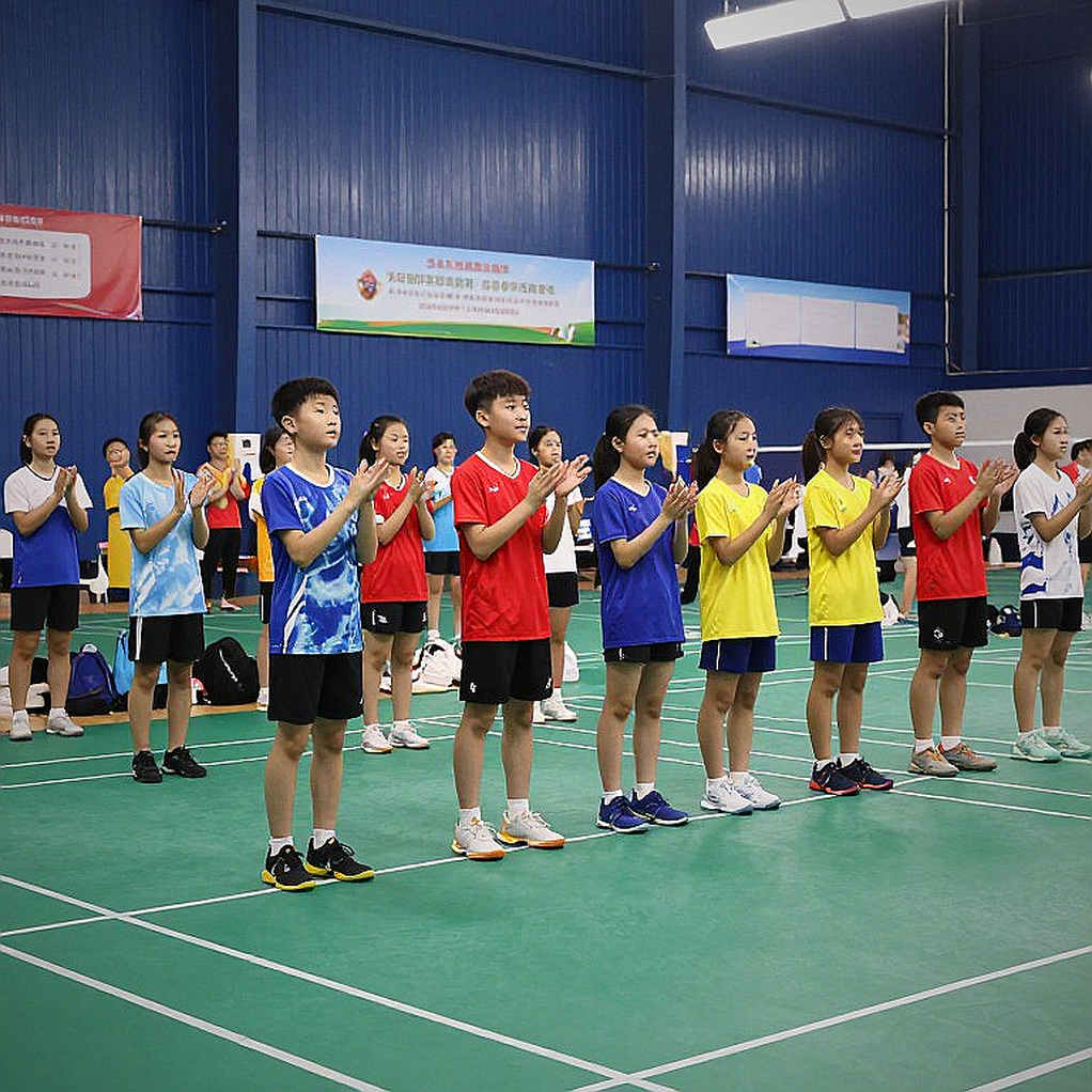 Alwi Farhan tập cùng Kento Momota ở Tokyo: bảng số trống và tiếng vỗ tay quá lớn