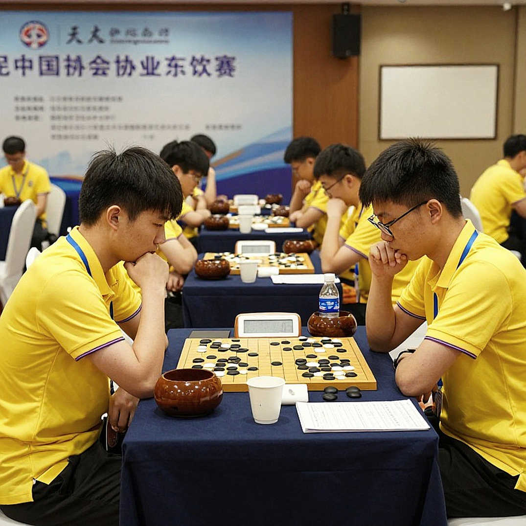 Những ô cờ bị bỏ quên ở Prague: Khi ChessBase Magazine #225 im lặng về Salesforce và nói bằng giọng của chính mình