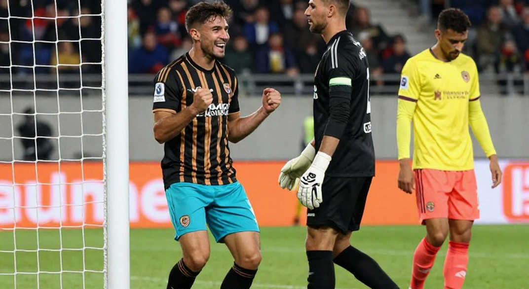 Đòn giả từ giải trẻ Việt Nam: Khi Hà Nội FC thua tỷ số nhưng thắng cuộc cách mạng chiến thuật Đòn giả từ giải trẻ Việt Nam: Khi Hà Nội FC thua tỷ số nhưng thắng cuộc cách mạng chiến thuật