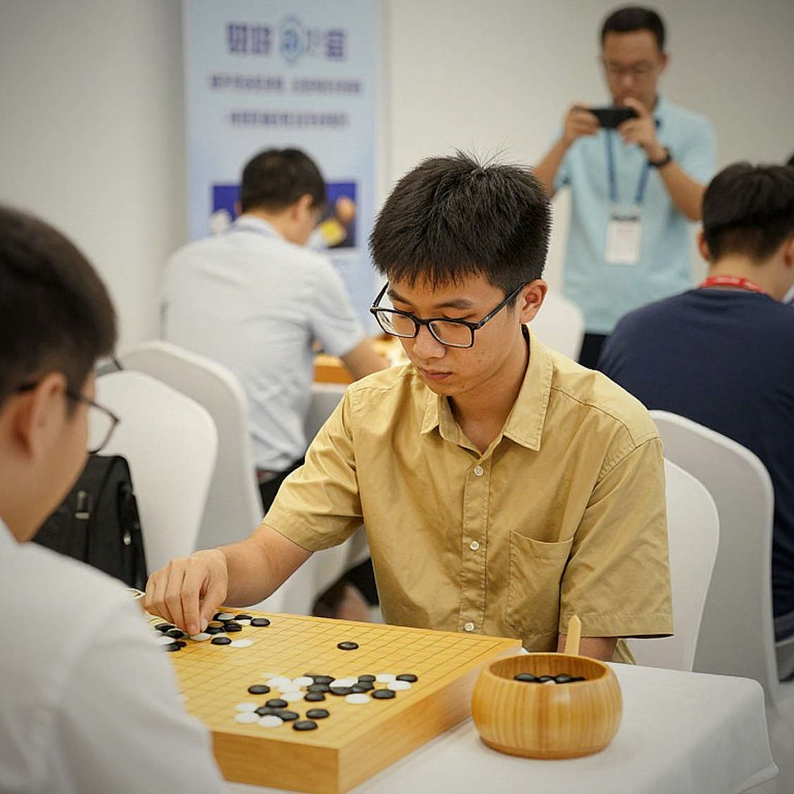Gambit Scotch 5.e5: Quân tốt đổi lấy không gian và ván cờ bị dán nhãn sai
