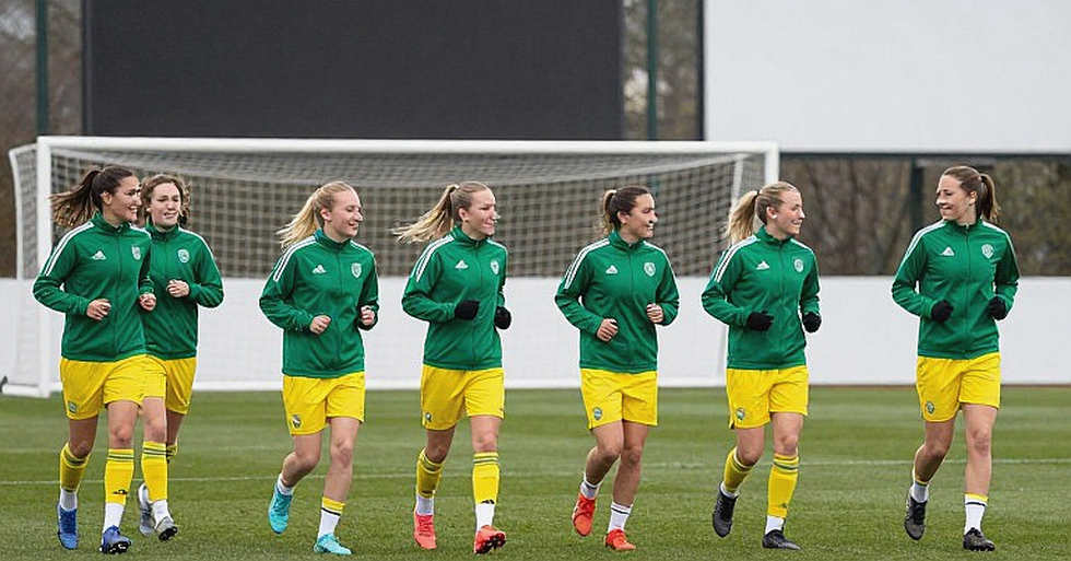 Một điểm nhiều hơn Míchel: Vì sao vụ sa thải Heitinga ở Ajax vẫn chưa khép lại