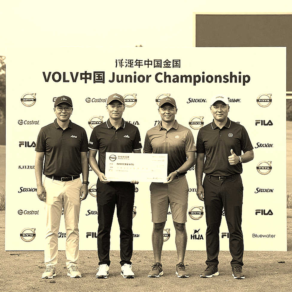 LIV Golf 2.0: bốn cái tên ở lại, tám cái tên rời đi và cánh cửa ngày 25/10